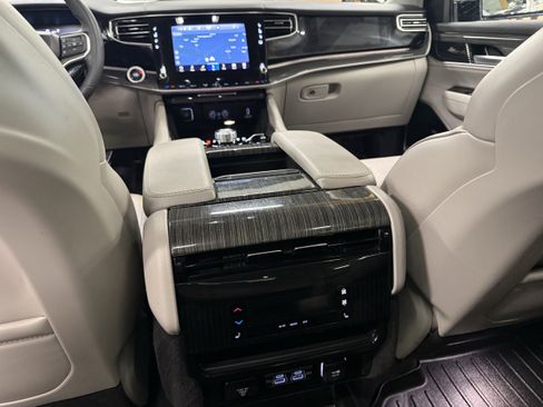 Used 2022 Jeep Wagoneer Series III w/ Premium Group I image 15