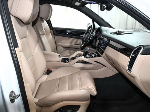 Used 2023 Porsche Cayenne AWD/4WD image 49