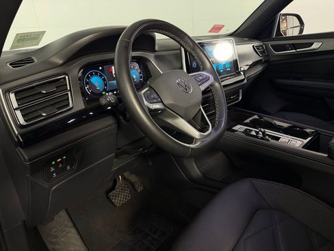 Used 2025 Volkswagen Atlas Cross Sport SE image 20