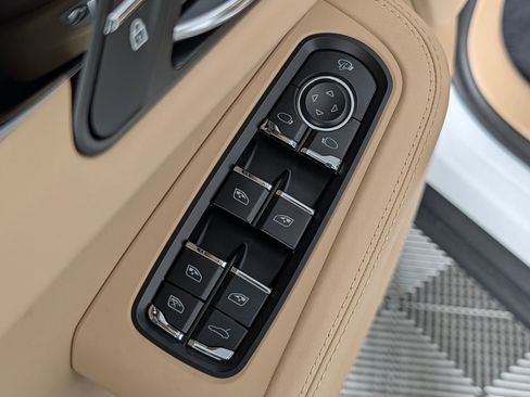 New 2026 Porsche Macan Turbo AWD/4WD image 27
