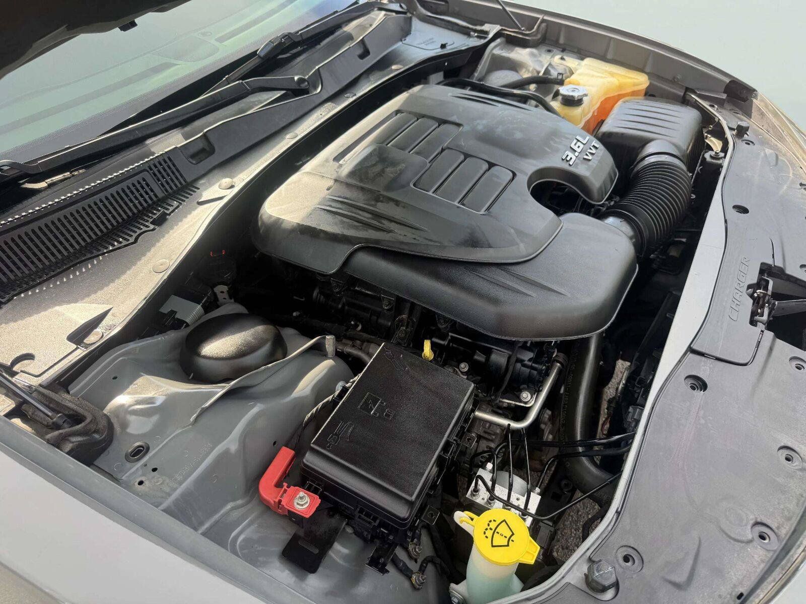 Used 2018 Dodge Charger SXT w/ Blacktop Package RWD image 49