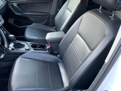 Used 2018 Volkswagen Tiguan SE w/ 18" Alloy Wheels Package image 19