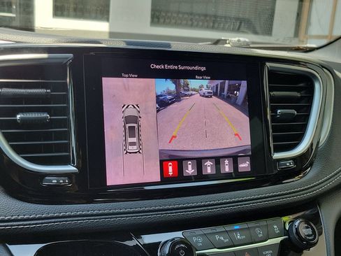 Used 2022 Chrysler Pacifica Limited w/ S Appearance Package FWD image 29