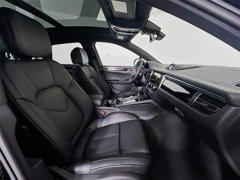New 2026 Porsche Macan image 30