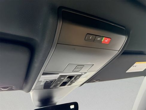 Used 2023 Volkswagen Atlas Cross Sport SEL Premium R-Line image 26