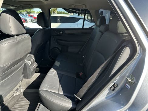 Used 2018 Subaru Outback 3.6R Limited AWD/4WD image 4