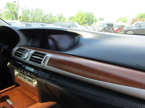 Used 2013 Lexus LS 460 AWD w/ Comfort Pkg image 17