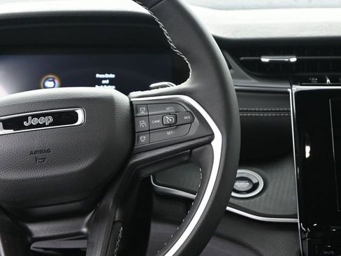 New 2025 Jeep Grand Cherokee Altitude AWD/4WD image 29