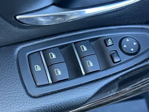 Used 2018 BMW 320i xDrive Sedan image 11