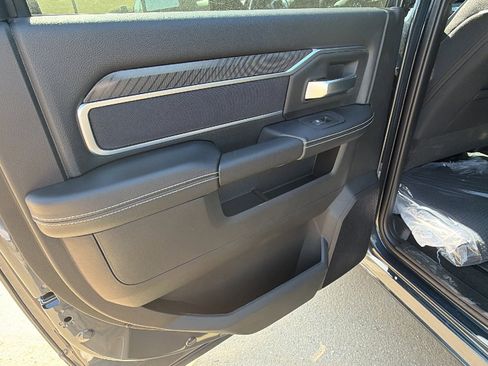 New 2026 RAM 2500 Big Horn AWD/4WD image 18