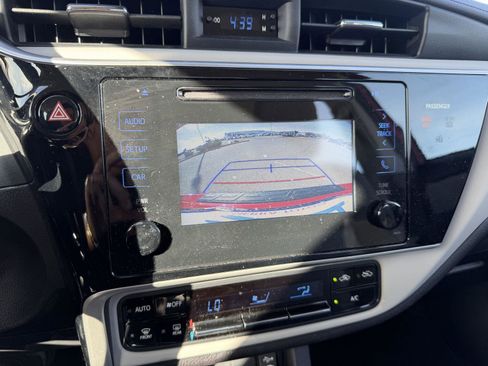 Used 2017 Toyota Corolla LE w/ Carpet Mat Package (TMS) FWD image 28