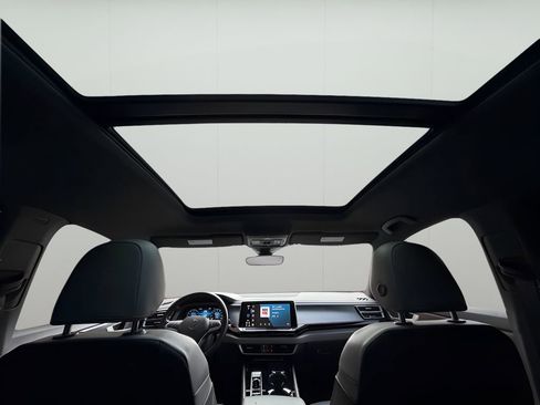 Used 2024 Volkswagen Atlas Cross Sport SEL R-Line image 29