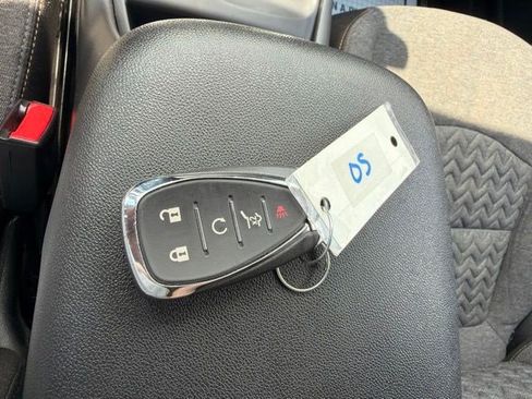 Used 2023 Chevrolet Equinox LT AWD/4WD image 32