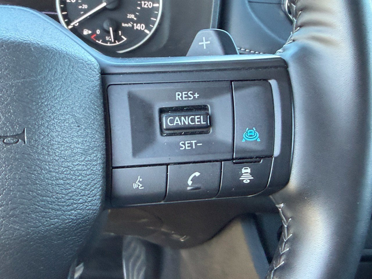 Certified 2025 Nissan Rogue SV FWD image 15