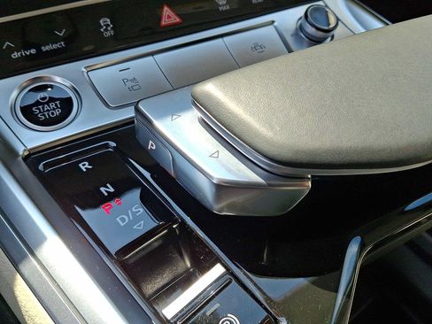 Used 2022 Audi e-tron Prestige AWD/4WD image 18