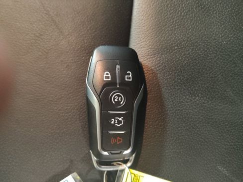 Used 2017 Ford Explorer XLT w/ Equipment Group 202A FWD image 32