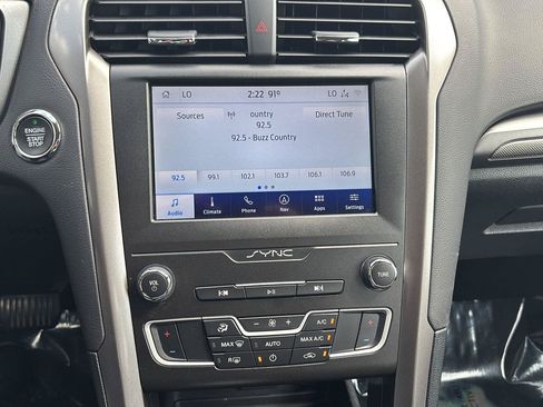 Used 2020 Ford Fusion SE FWD image 16
