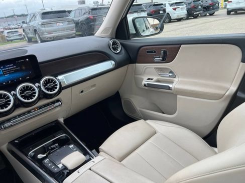 Used 2023 Mercedes-Benz GLB 250 4MATIC w/ Premium Package image 37
