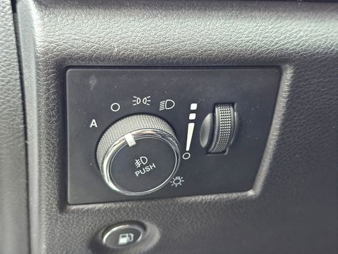 Used 2020 Jeep Grand Cherokee Limited w/ Luxury Group II image 17