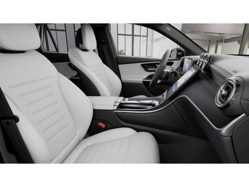 Used 2026 Mercedes-Benz GLC 300 image 4