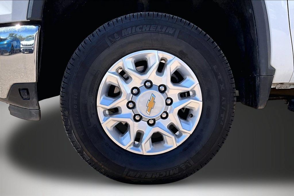 Used 2025 Chevrolet Silverado 3500 LT w/ Safety Package AWD/4WD image 34
