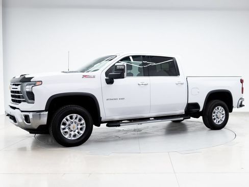 Used 2024 Chevrolet Silverado 2500 LTZ w/ LTZ Convenience Package AWD/4WD image 4