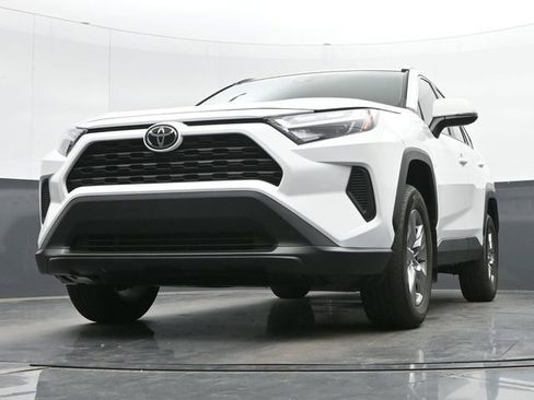 Used 2025 Toyota RAV4 XLE AWD/4WD image 9