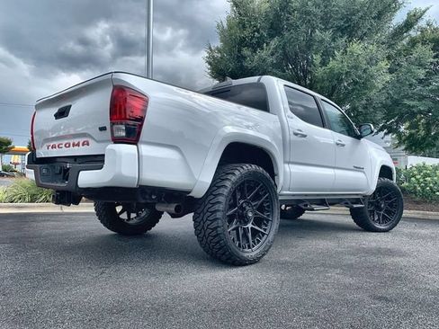 Used 2022 Toyota Tacoma SR5 w/ Technology Package RWD image 8