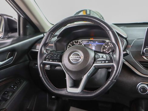 Used 2021 Nissan Altima 2.5 SR image 12