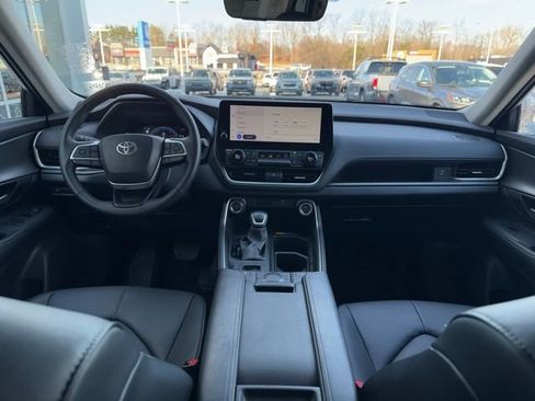 Used 2025 Toyota Grand Highlander AWD image 23