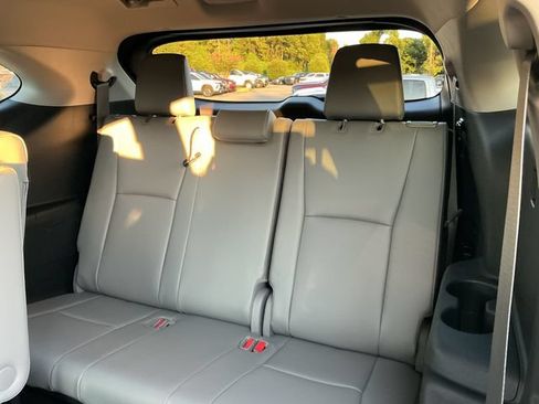 Used 2023 Toyota Highlander Limited FWD image 27
