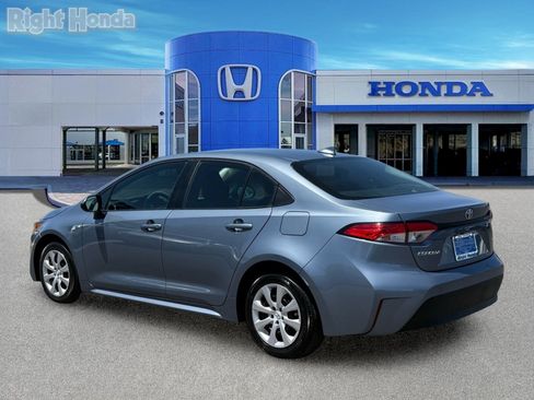 Used 2024 Toyota Corolla LE FWD image 4