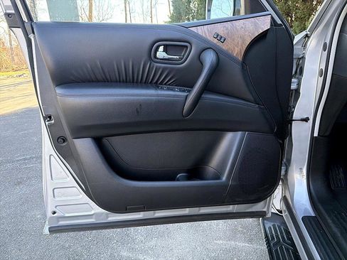 Used 2023 Nissan Armada SL image 9