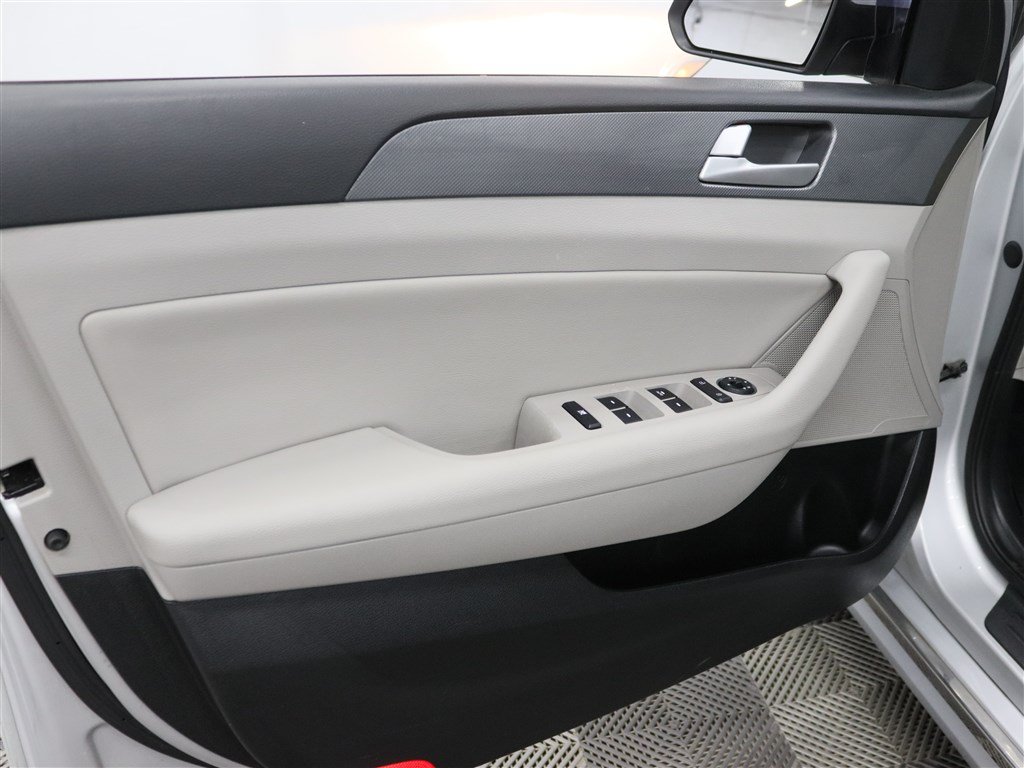 Used 2016 Hyundai Sonata SE FWD image 14