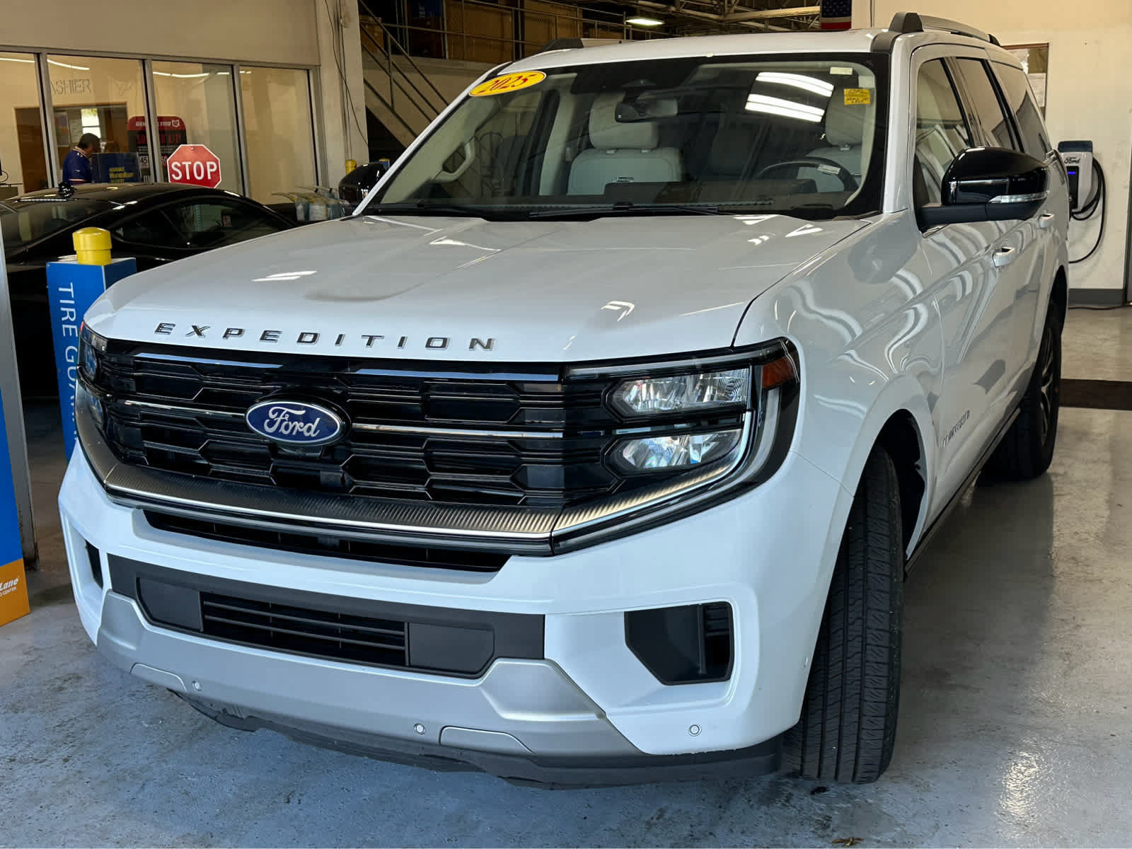 Certified 2025 Ford Expedition Platinum AWD/4WD image 6