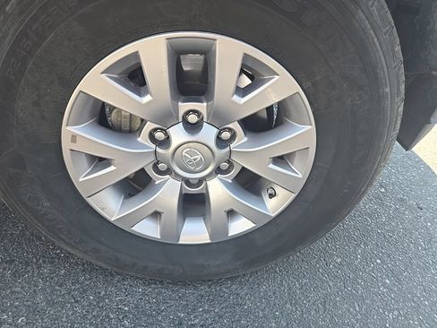 Used 2019 Toyota Tacoma SR5 AWD/4WD image 33
