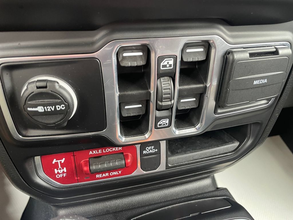 Used 2022 Jeep Gladiator Mojave w/ Cold Weather Group AWD/4WD image 37
