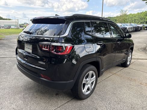 Used 2024 Jeep Compass Latitude AWD/4WD image 7