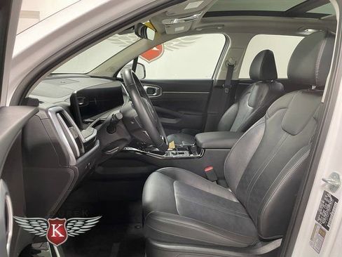 Used 2025 Kia Sorento SX image 12