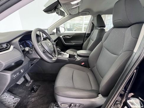 Used 2025 Toyota RAV4 XLE image 11