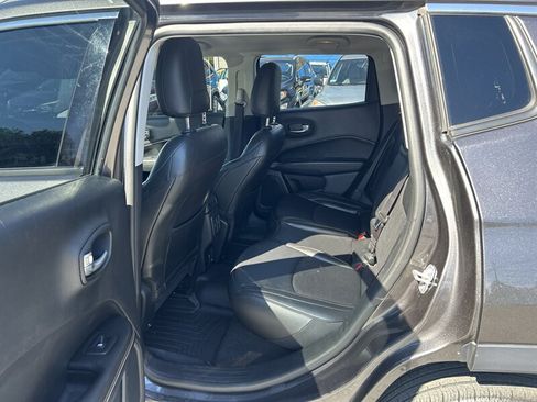 Used 2019 Jeep Compass Latitude w/ Popular Equipment Group AWD/4WD image 9