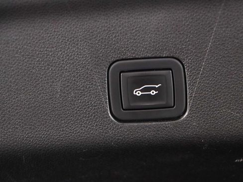 Used 2023 Chevrolet Suburban LT image 34