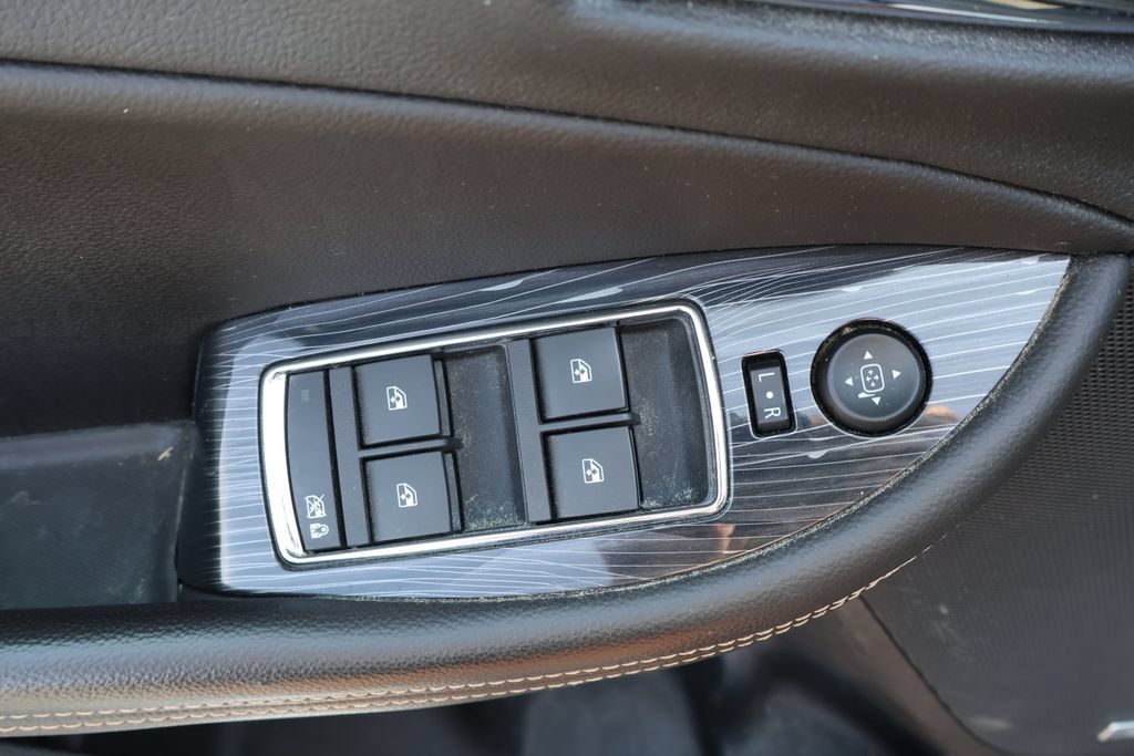 Used 2016 Chevrolet Impala LTZ w/ Enhanced Convenience Package FWD image 14