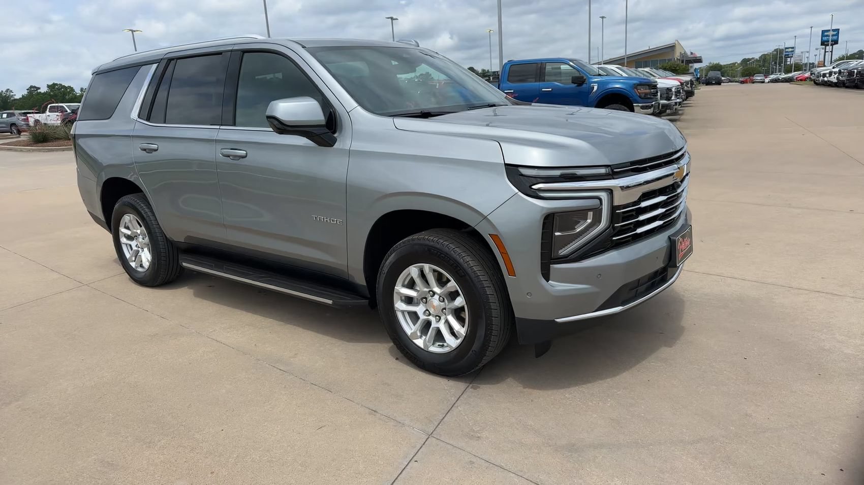 Used 2025 Chevrolet Tahoe LT AWD/4WD image 3