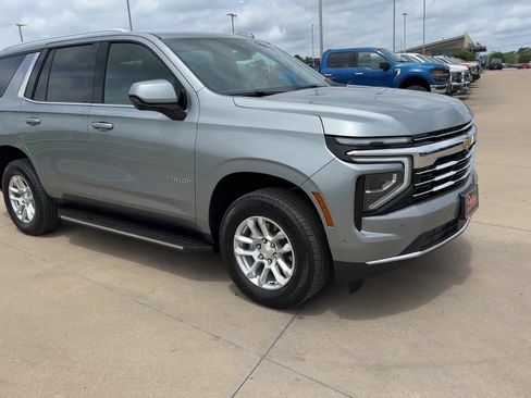 Used 2025 Chevrolet Tahoe LT AWD/4WD image 3