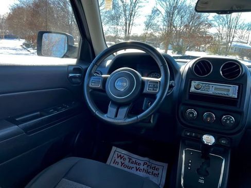 Used 2015 Jeep Patriot Latitude AWD/4WD image 28