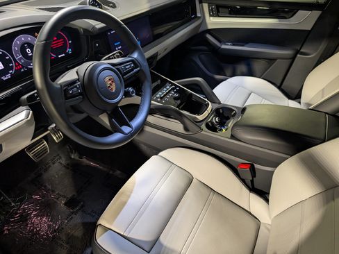 Certified 2024 Porsche Cayenne S AWD/4WD image 5