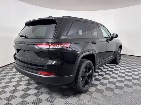 New 2025 Jeep Grand Cherokee Altitude image 15