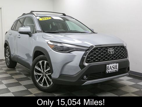 Used 2023 Toyota Corolla Cross XLE w/ Convenience Package AWD/4WD image 2