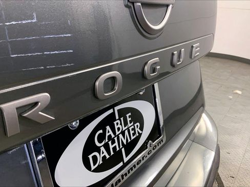 Used 2025 Nissan Rogue SV FWD image 8